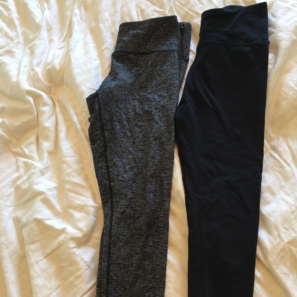2 pairs of cropped leggings